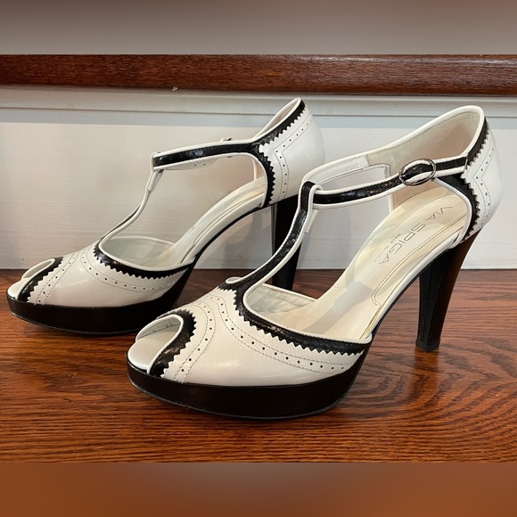 Via Spiga (Made in Italy). Color black / white . Size 7.5 - Picture 3 of 8